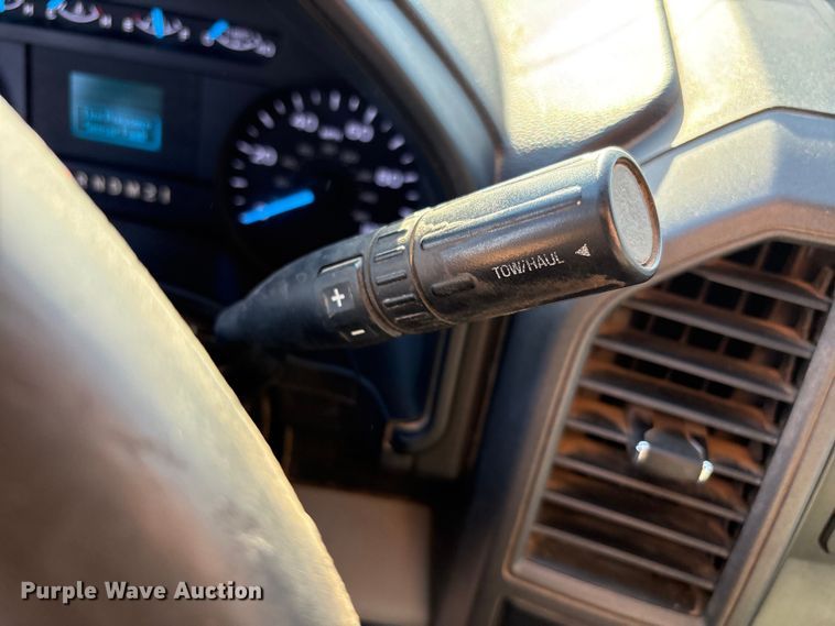 image for item EU4709 2017 Ford F350 Super Duty Crew Cab pickup truck