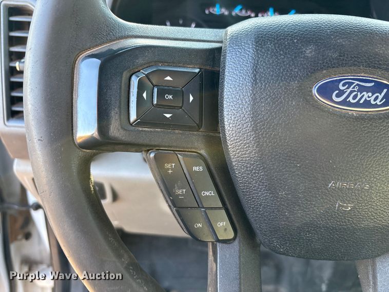 image for item EU4709 2017 Ford F350 Super Duty Crew Cab pickup truck