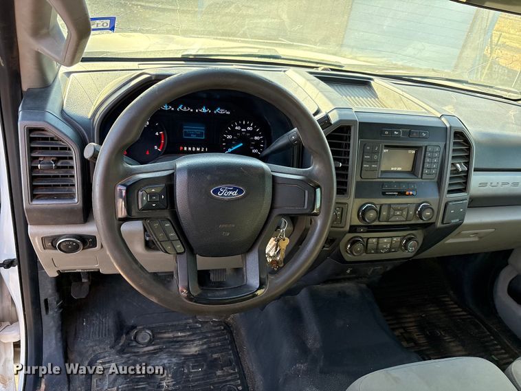 image for item EU4709 2017 Ford F350 Super Duty Crew Cab pickup truck