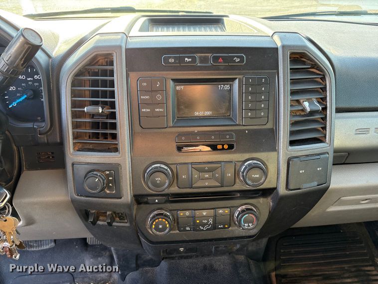 image for item EU4709 2017 Ford F350 Super Duty Crew Cab pickup truck