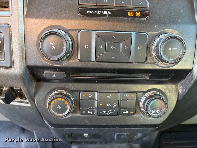 image for item EU4709 2017 Ford F350 Super Duty Crew Cab pickup truck