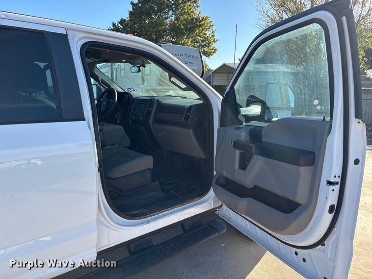 image for item EU4709 2017 Ford F350 Super Duty Crew Cab pickup truck