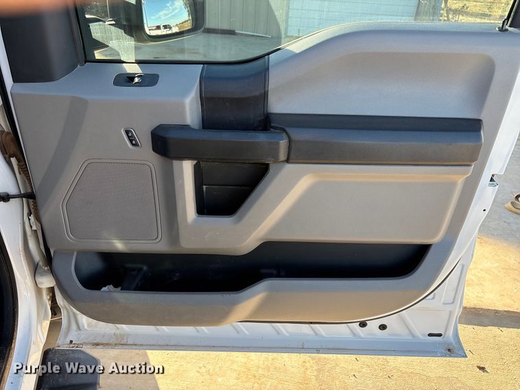 image for item EU4709 2017 Ford F350 Super Duty Crew Cab pickup truck