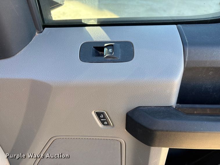 image for item EU4709 2017 Ford F350 Super Duty Crew Cab pickup truck