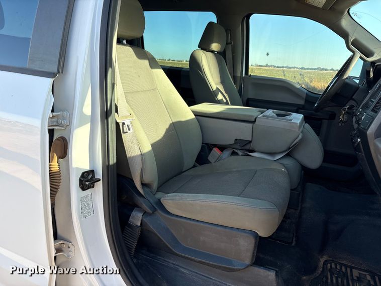 image for item EU4709 2017 Ford F350 Super Duty Crew Cab pickup truck