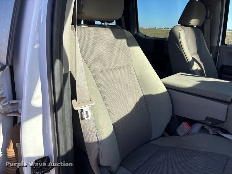 image for item EU4709 2017 Ford F350 Super Duty Crew Cab pickup truck