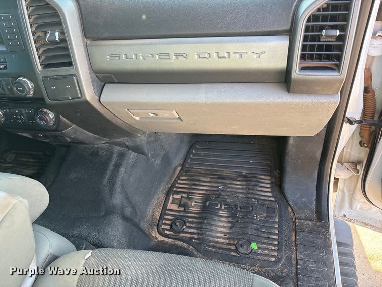 image for item EU4709 2017 Ford F350 Super Duty Crew Cab pickup truck