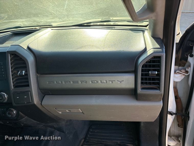 image for item EU4709 2017 Ford F350 Super Duty Crew Cab pickup truck