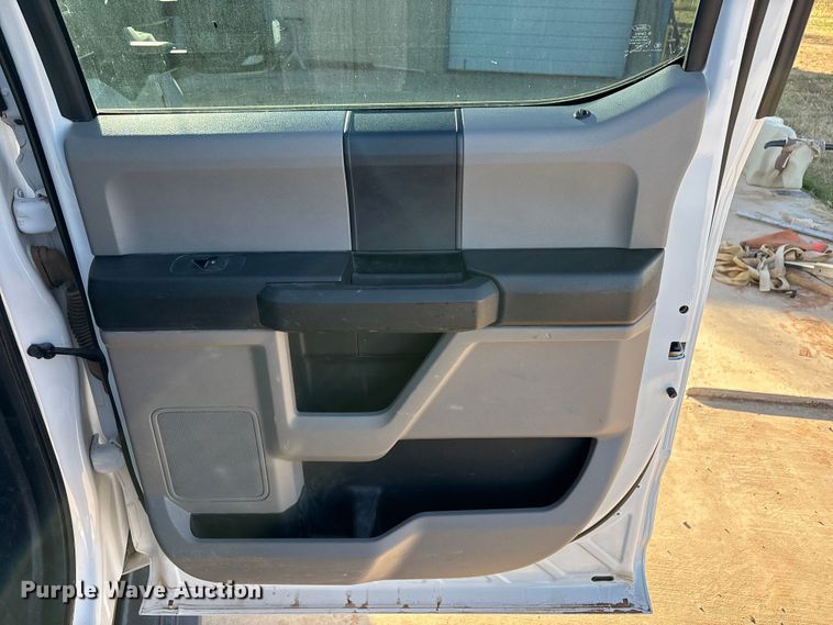 image for item EU4709 2017 Ford F350 Super Duty Crew Cab pickup truck