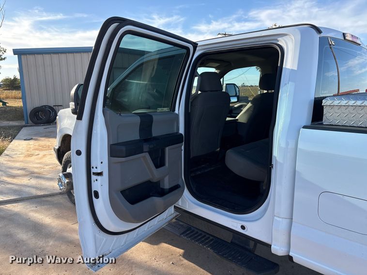 image for item EU4709 2017 Ford F350 Super Duty Crew Cab pickup truck