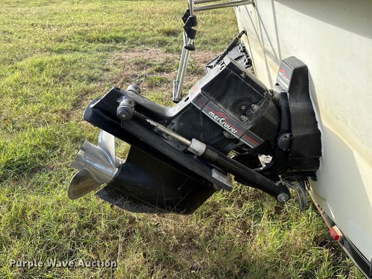 image for item EU5232 1995 Baja 236 boat