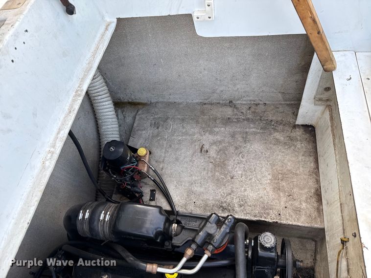 image for item EU5232 1995 Baja 236 boat