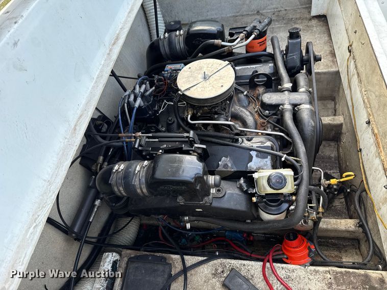 image for item EU5232 1995 Baja 236 boat