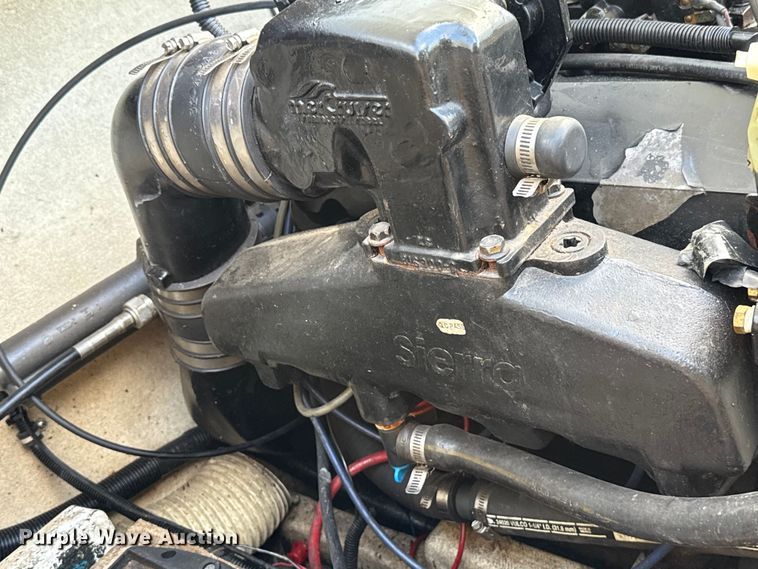 image for item EU5232 1995 Baja 236 boat