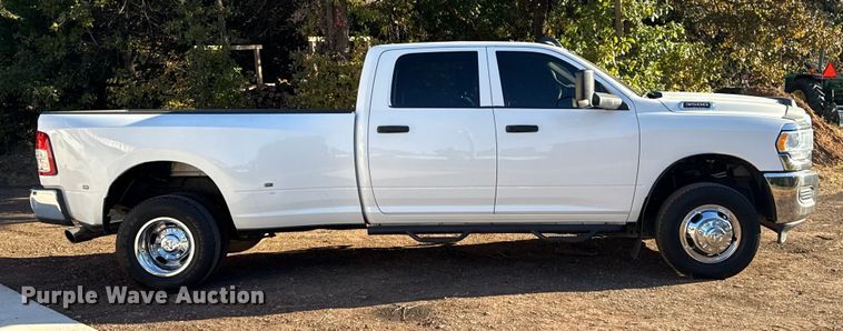 image for item EU5286 2019 RAM 3500 Crew Cab pickup truck