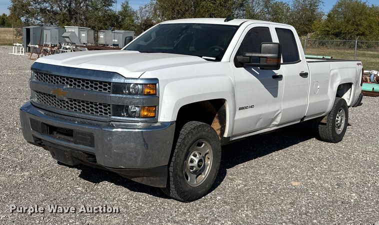 image for item EU5335 2019 Chevrolet Silverado 2500HD Double Cab pickup truck