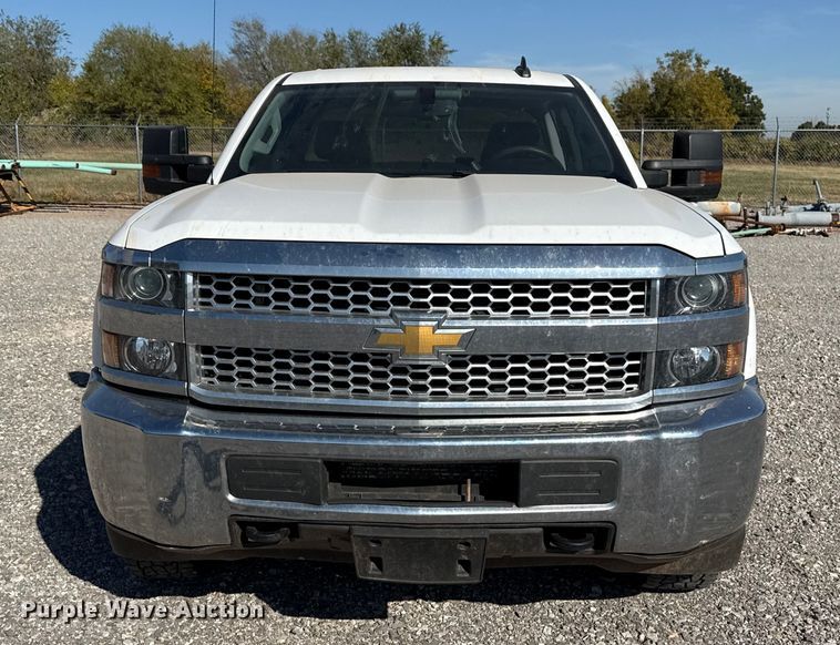 image for item EU5335 2019 Chevrolet Silverado 2500HD Double Cab pickup truck