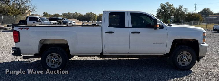 image for item EU5335 2019 Chevrolet Silverado 2500HD Double Cab pickup truck