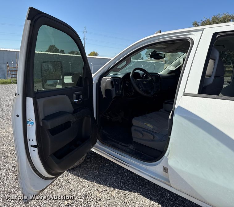 image for item EU5335 2019 Chevrolet Silverado 2500HD Double Cab pickup truck