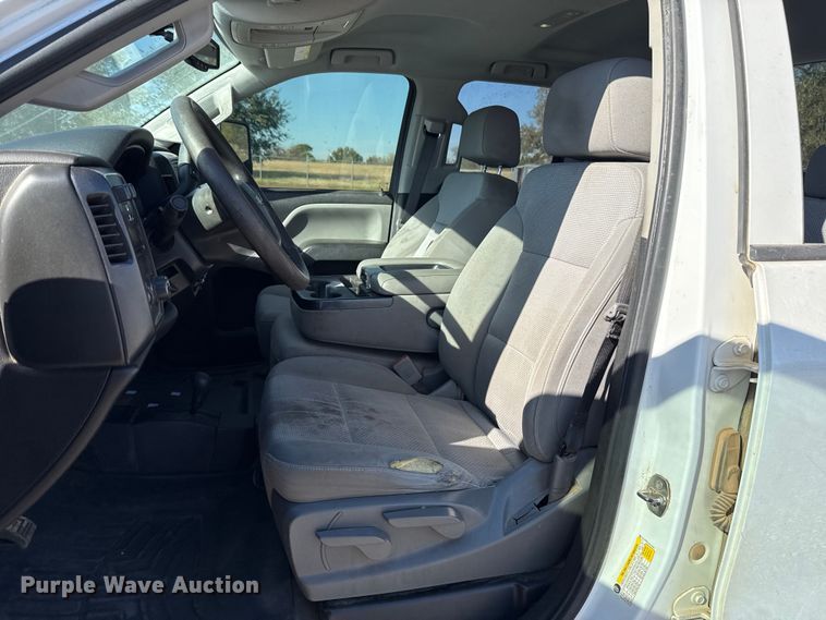 image for item EU5335 2019 Chevrolet Silverado 2500HD Double Cab pickup truck