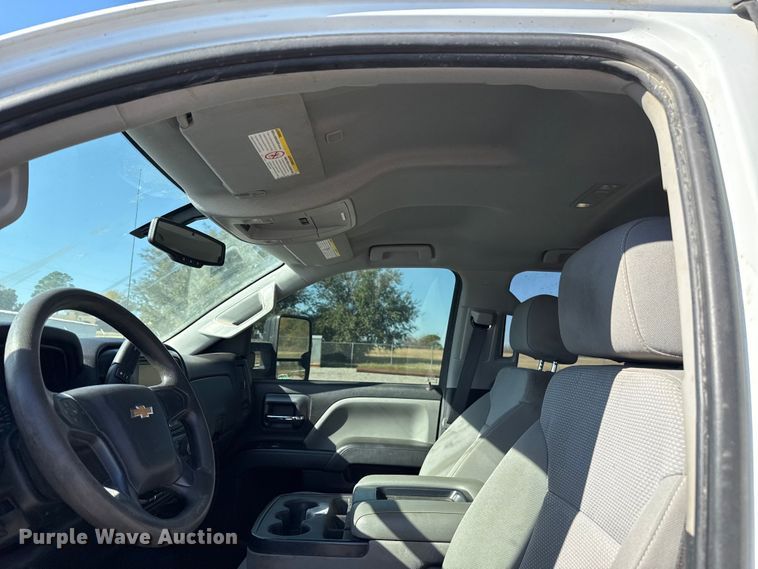 image for item EU5335 2019 Chevrolet Silverado 2500HD Double Cab pickup truck