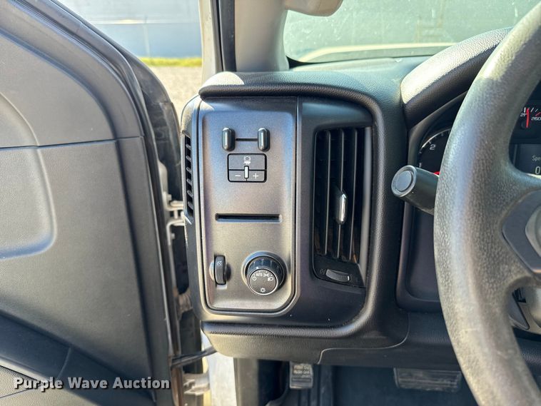 image for item EU5335 2019 Chevrolet Silverado 2500HD Double Cab pickup truck