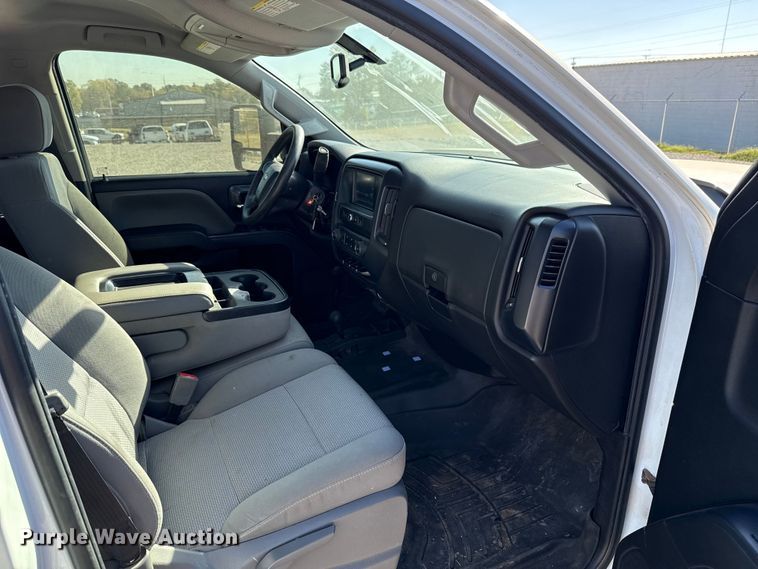 image for item EU5335 2019 Chevrolet Silverado 2500HD Double Cab pickup truck