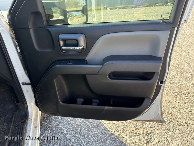 image for item EU5335 2019 Chevrolet Silverado 2500HD Double Cab pickup truck