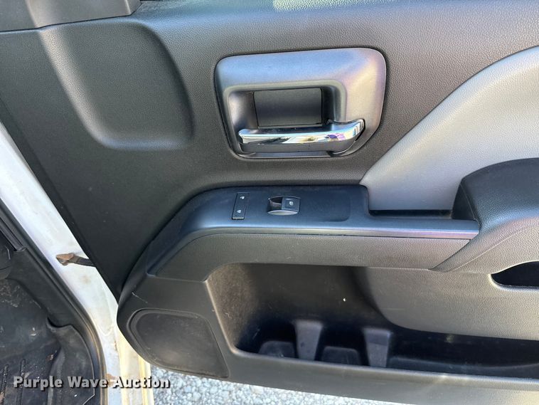 image for item EU5335 2019 Chevrolet Silverado 2500HD Double Cab pickup truck