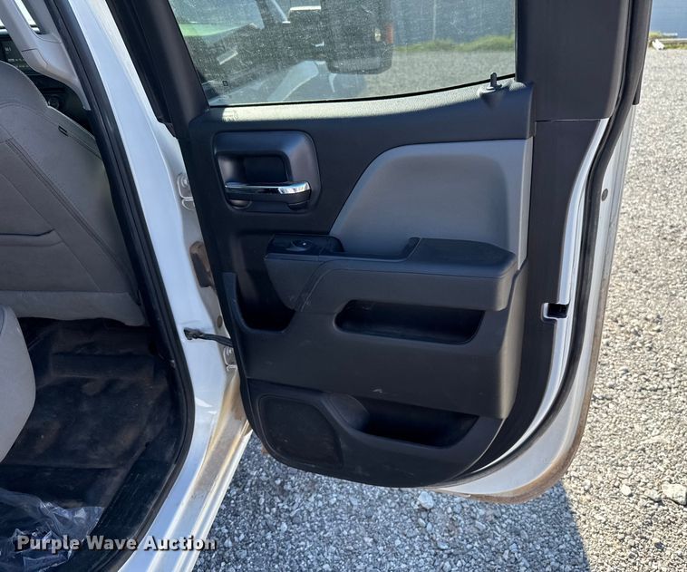 image for item EU5335 2019 Chevrolet Silverado 2500HD Double Cab pickup truck