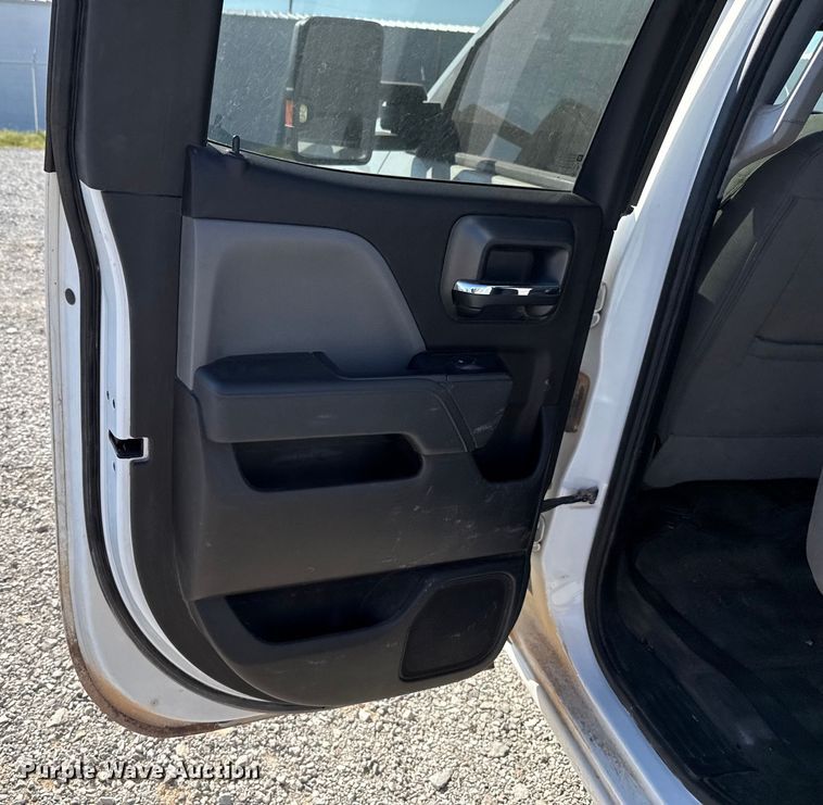 image for item EU5335 2019 Chevrolet Silverado 2500HD Double Cab pickup truck