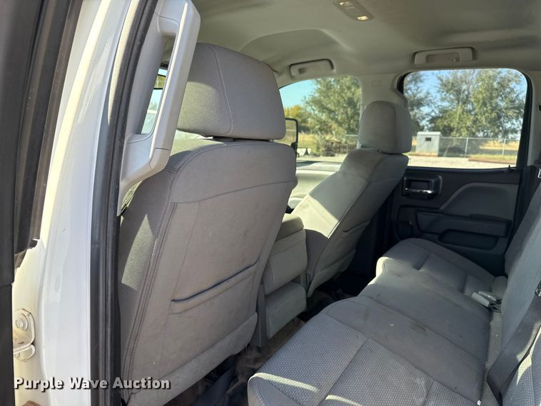 image for item EU5335 2019 Chevrolet Silverado 2500HD Double Cab pickup truck