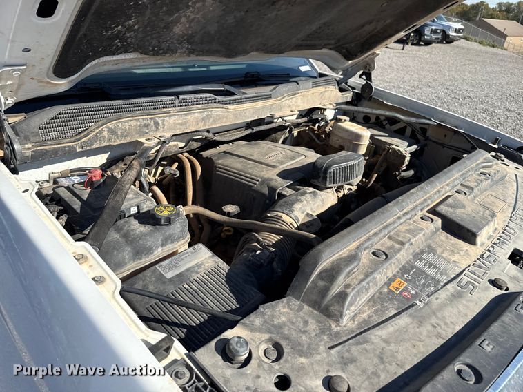 image for item EU5335 2019 Chevrolet Silverado 2500HD Double Cab pickup truck