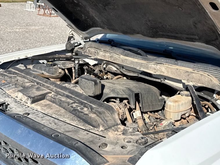 image for item EU5335 2019 Chevrolet Silverado 2500HD Double Cab pickup truck