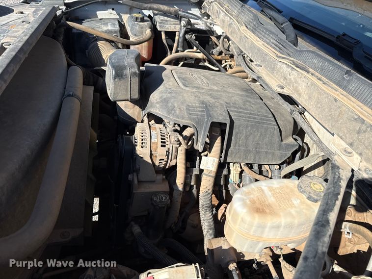 image for item EU5335 2019 Chevrolet Silverado 2500HD Double Cab pickup truck