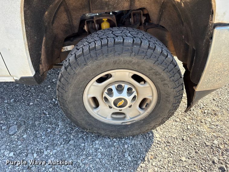 image for item EU5335 2019 Chevrolet Silverado 2500HD Double Cab pickup truck