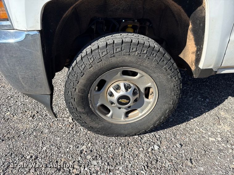 image for item EU5335 2019 Chevrolet Silverado 2500HD Double Cab pickup truck