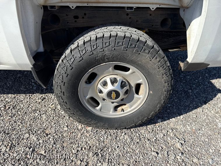 image for item EU5335 2019 Chevrolet Silverado 2500HD Double Cab pickup truck