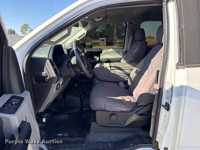 image for item EU5336 2018 Ford F550 SuperCab truck cab and chassis