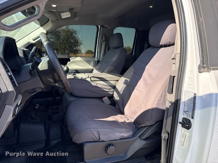 image for item EU5336 2018 Ford F550 SuperCab truck cab and chassis