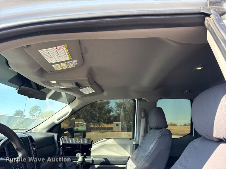 image for item EU5336 2018 Ford F550 SuperCab truck cab and chassis