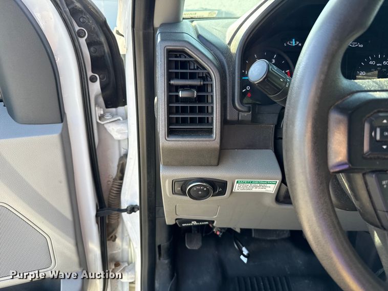 image for item EU5336 2018 Ford F550 SuperCab truck cab and chassis