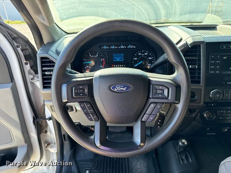 image for item EU5336 2018 Ford F550 SuperCab truck cab and chassis