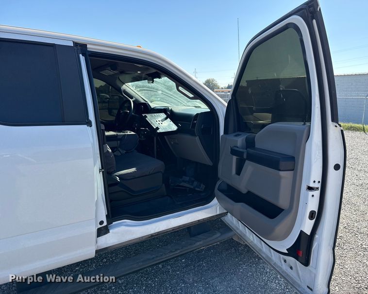 image for item EU5336 2018 Ford F550 SuperCab truck cab and chassis