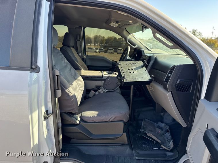 image for item EU5336 2018 Ford F550 SuperCab truck cab and chassis