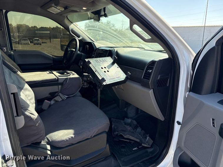 image for item EU5336 2018 Ford F550 SuperCab truck cab and chassis