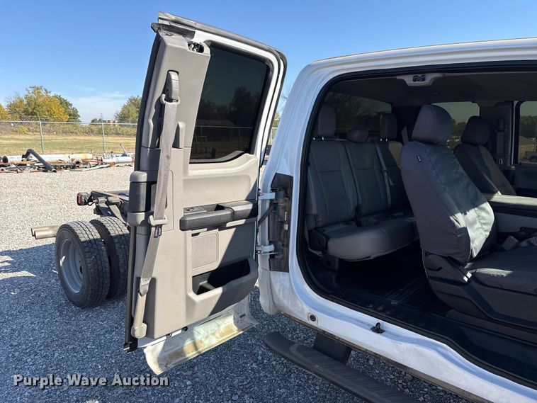 image for item EU5336 2018 Ford F550 SuperCab truck cab and chassis