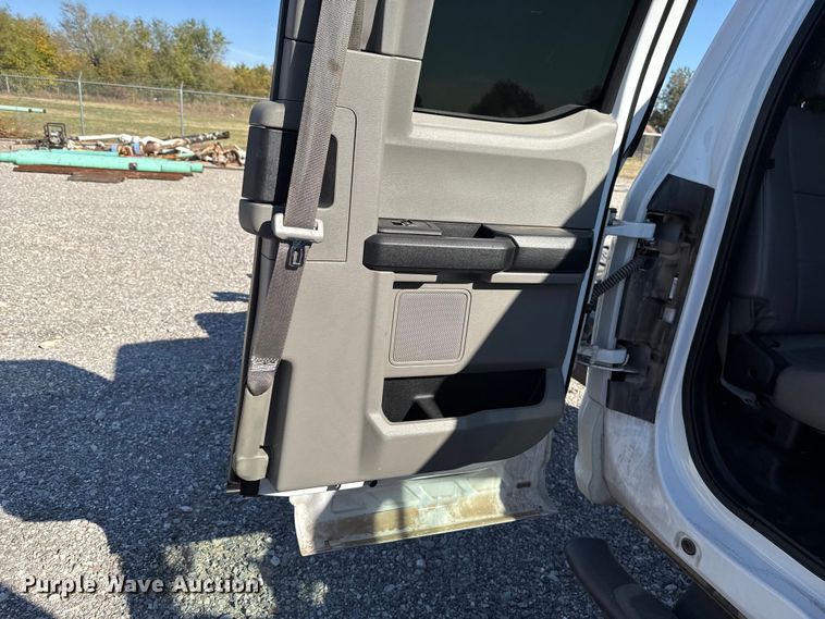image for item EU5336 2018 Ford F550 SuperCab truck cab and chassis