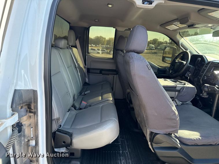 image for item EU5336 2018 Ford F550 SuperCab truck cab and chassis