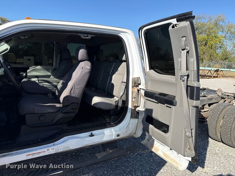 image for item EU5336 2018 Ford F550 SuperCab truck cab and chassis